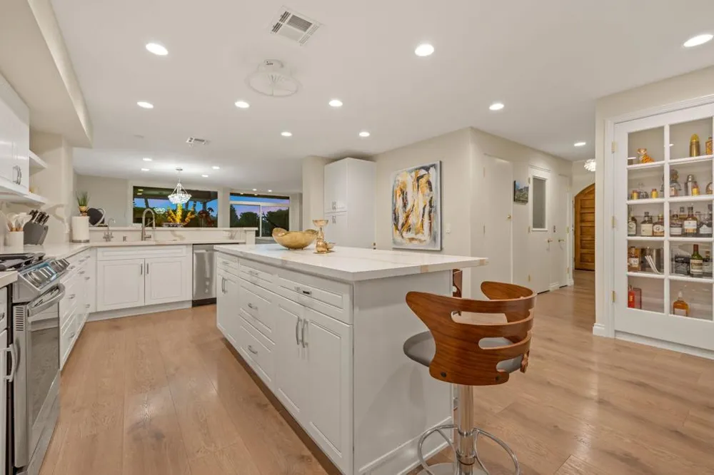 18 Kavenish Drive Rancho Mirage, CA 92270