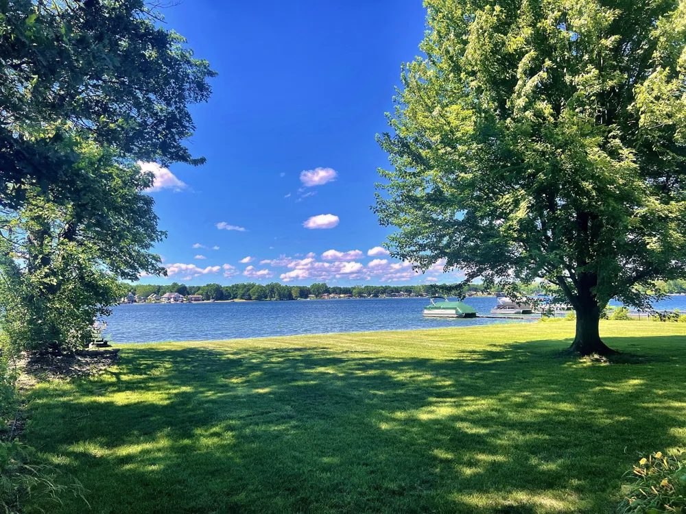 2647 Lake Shore Drive Howard Township, MI 49120