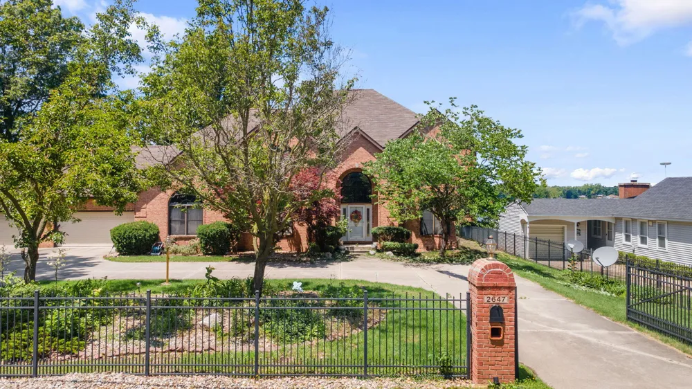 2647 Lake Shore Drive Howard Township, MI 49120