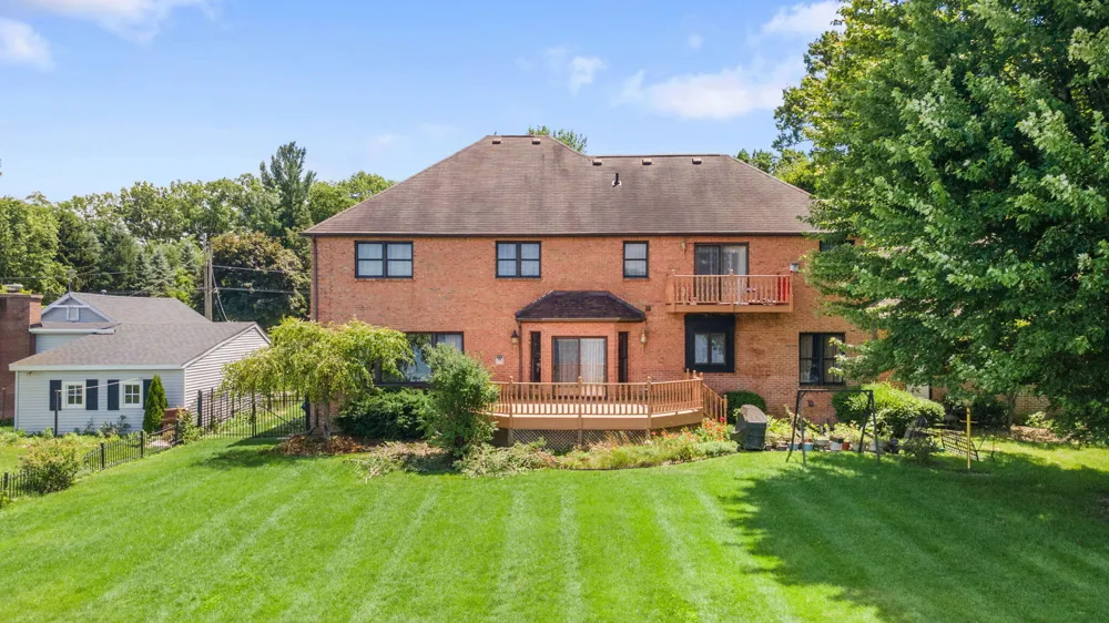2647 Lake Shore Drive Howard Township, MI 49120