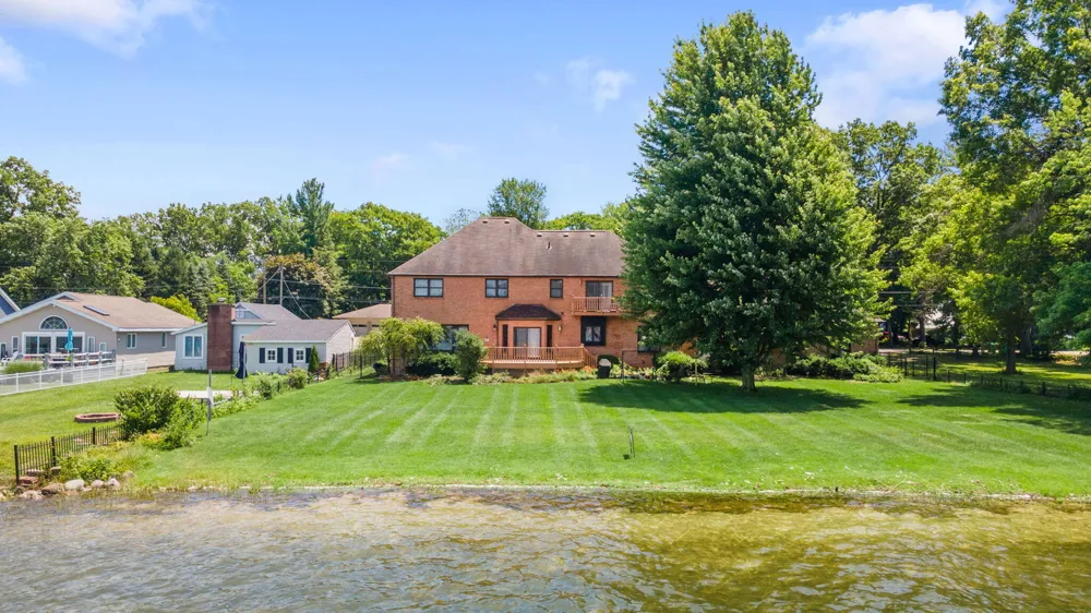2647 Lake Shore Drive Howard Township, MI 49120