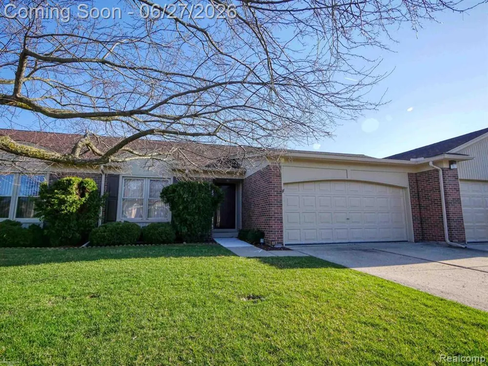 15908 Plymouth Drive #387 Clinton Charter Township, MI 48038