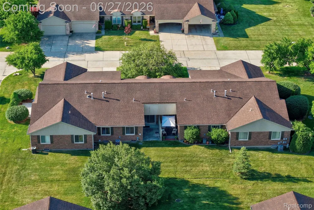 15908 Plymouth Drive #387 Clinton Charter Township, MI 48038