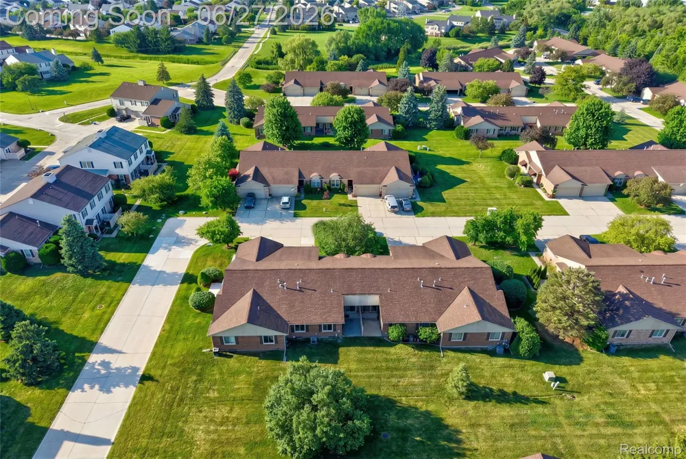 15908 Plymouth Drive #387 Clinton Charter Township, MI 48038