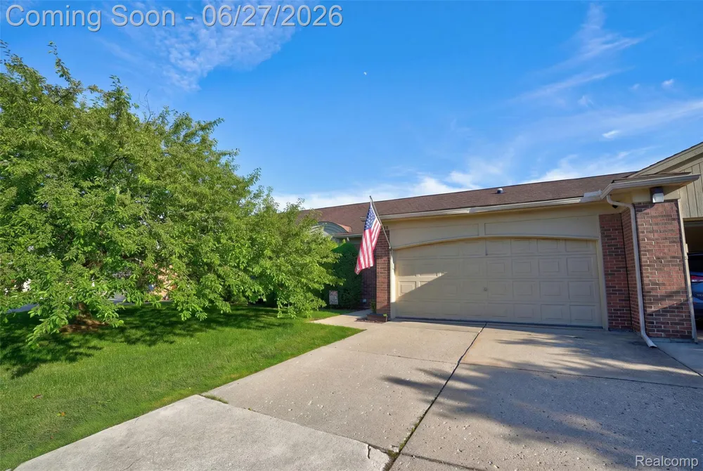 15908 Plymouth Drive #387 Clinton Charter Township, MI 48038