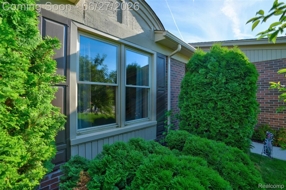 15908 Plymouth Drive #387 Clinton Charter Township, MI 48038