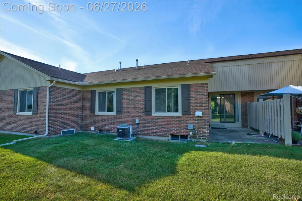 15908 Plymouth Drive #387 Clinton Charter Township, MI 48038