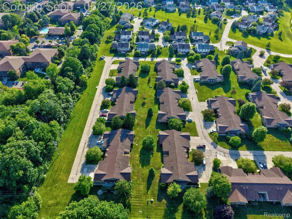 15908 Plymouth Drive #387 Clinton Charter Township, MI 48038