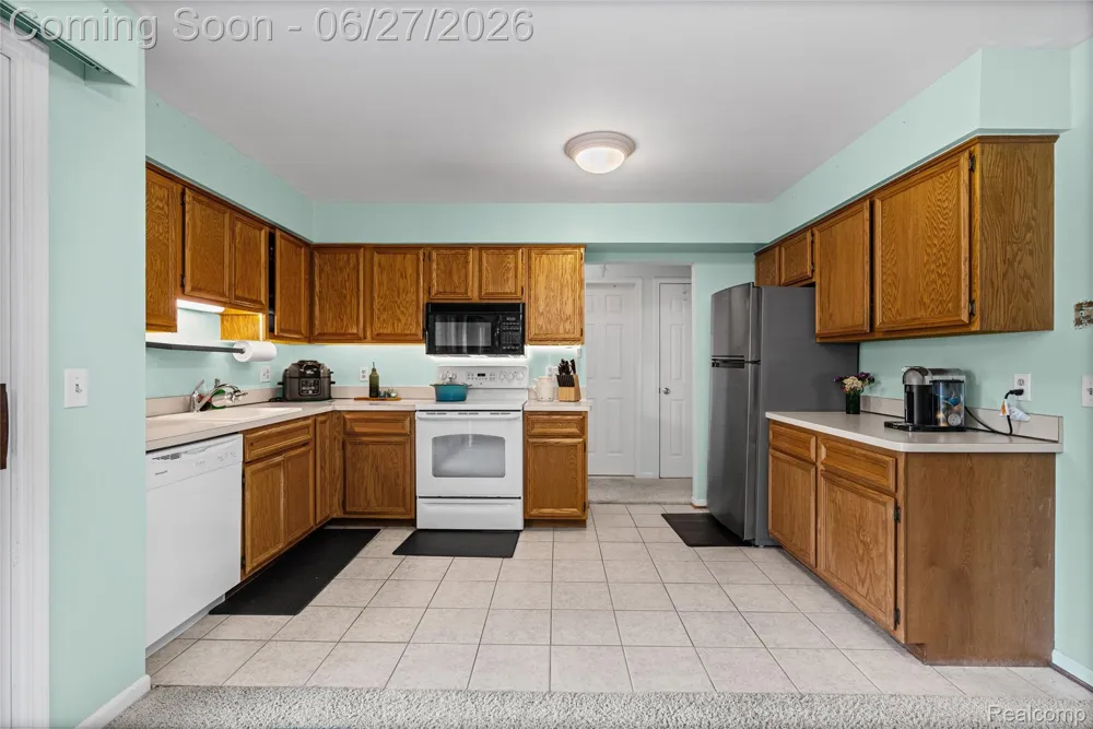 15908 Plymouth Drive #387 Clinton Charter Township, MI 48038