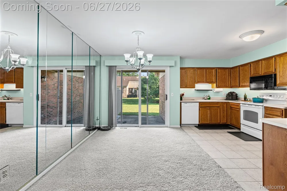 15908 Plymouth Drive #387 Clinton Charter Township, MI 48038