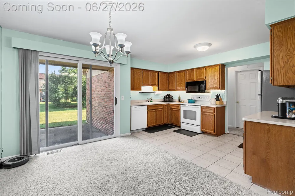 15908 Plymouth Drive #387 Clinton Charter Township, MI 48038