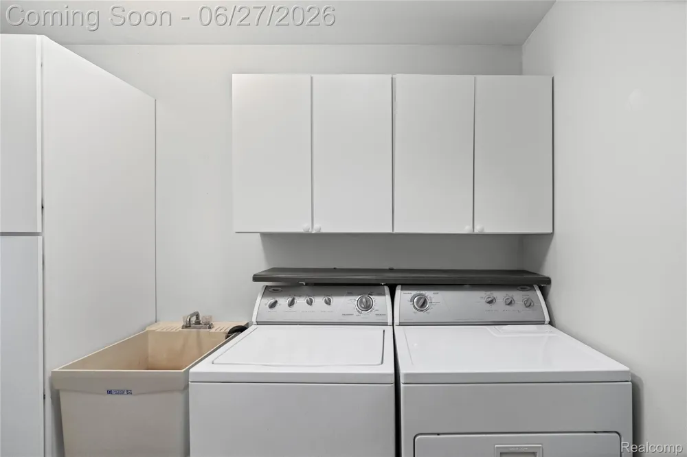 15908 Plymouth Drive #387 Clinton Charter Township, MI 48038