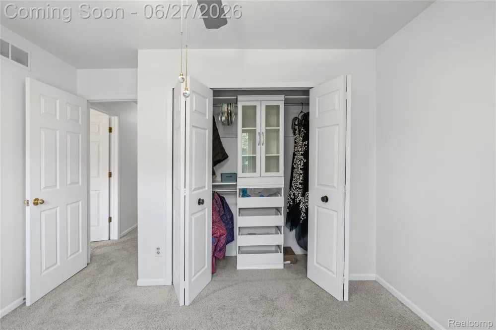 15908 Plymouth Drive #387 Clinton Charter Township, MI 48038