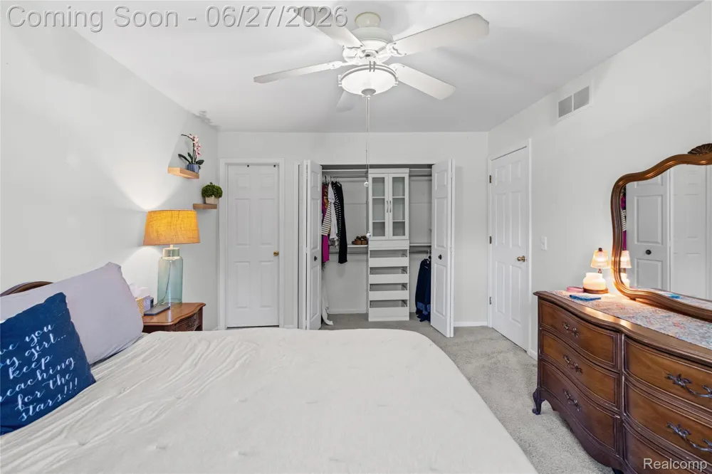 15908 Plymouth Drive #387 Clinton Charter Township, MI 48038