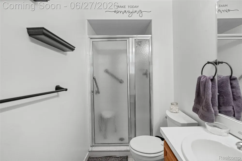 15908 Plymouth Drive #387 Clinton Charter Township, MI 48038
