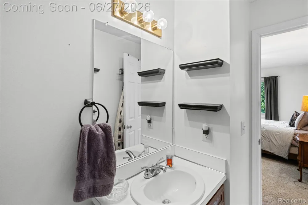 15908 Plymouth Drive #387 Clinton Charter Township, MI 48038