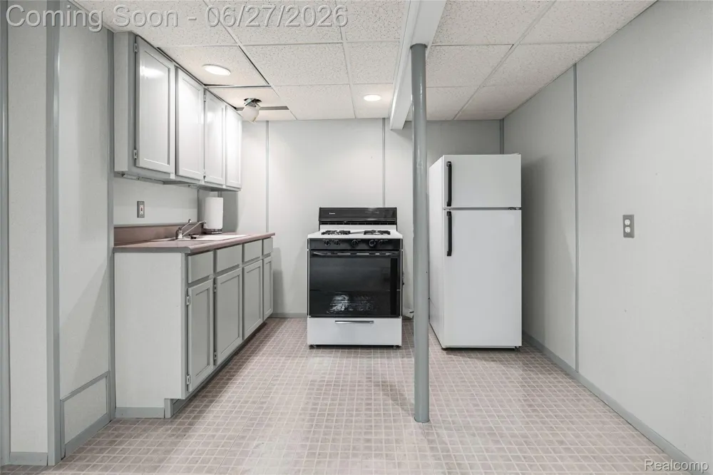 15908 Plymouth Drive #387 Clinton Charter Township, MI 48038