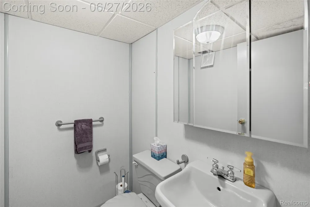 15908 Plymouth Drive #387 Clinton Charter Township, MI 48038