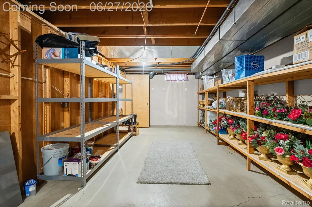 15908 Plymouth Drive #387 Clinton Charter Township, MI 48038