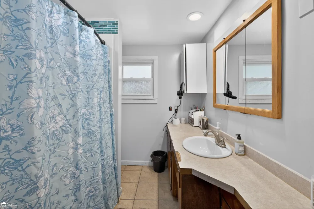 1409 Stanton Street Bay City City, MI 48708