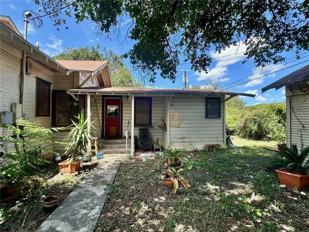 518 E Kenedy Avenue Kingsville, TX 78363