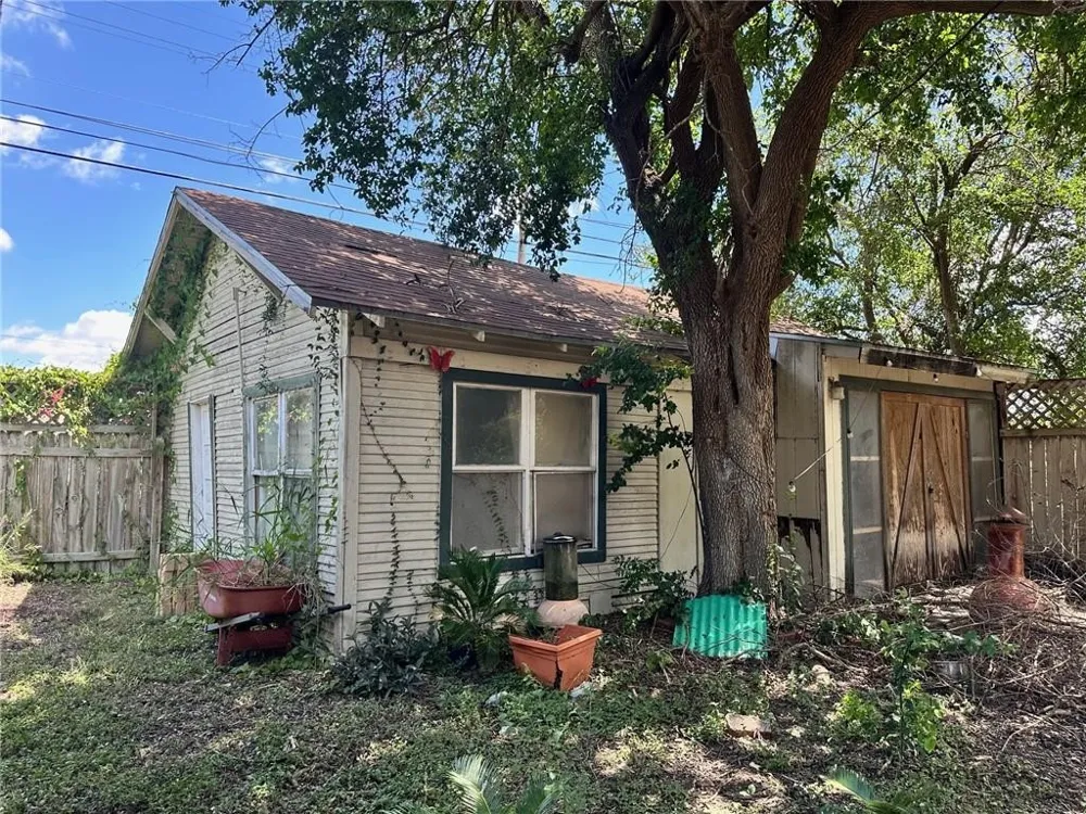 518 E Kenedy Avenue Kingsville, TX 78363