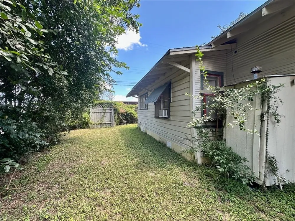 518 E Kenedy Avenue Kingsville, TX 78363