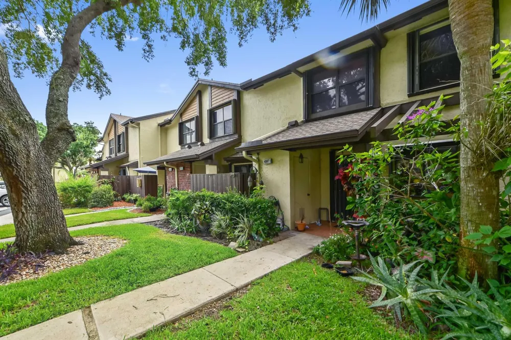 4587 Carambola Circle S #27218 Coconut Creek, FL 33066
