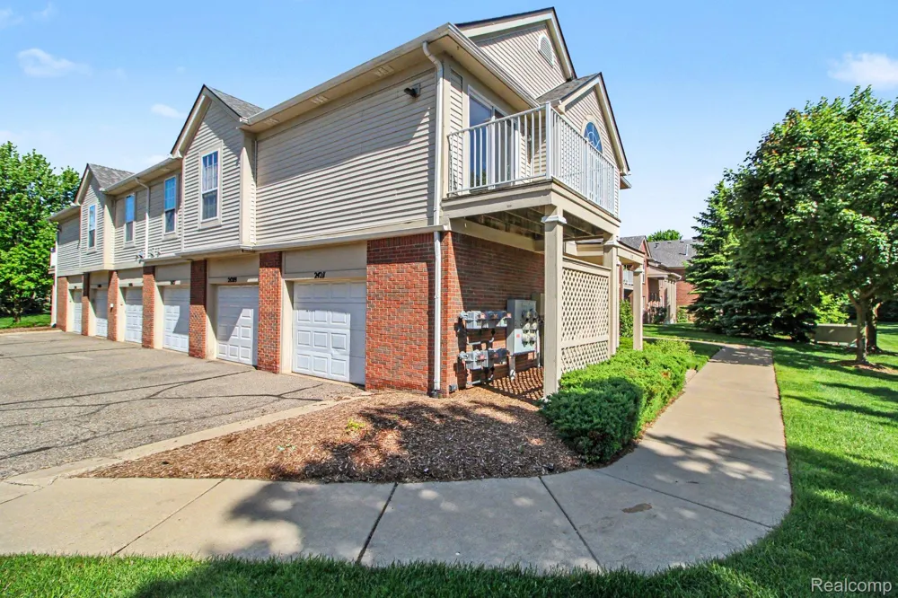 24211 Chesapeake Circle Commerce Charter Township, MI 48390