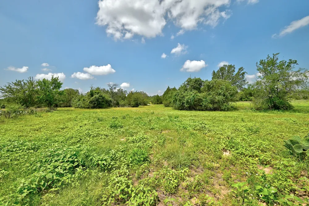 544 Coastal Lane Luling, TX 78648