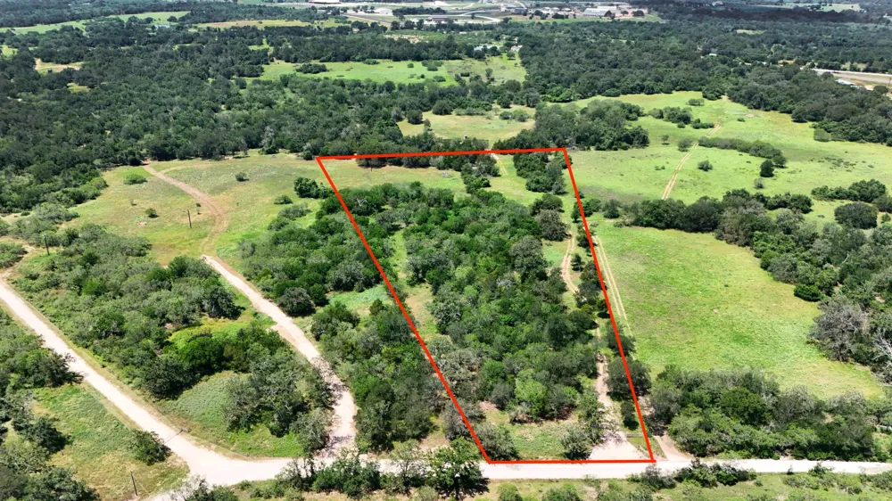 544 Coastal Lane Luling, TX 78648