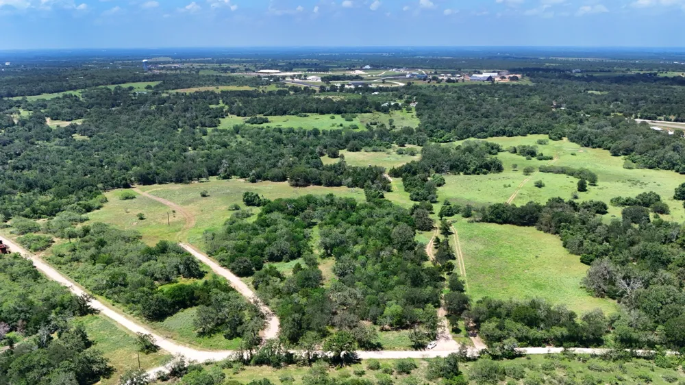 544 Coastal Lane Luling, TX 78648