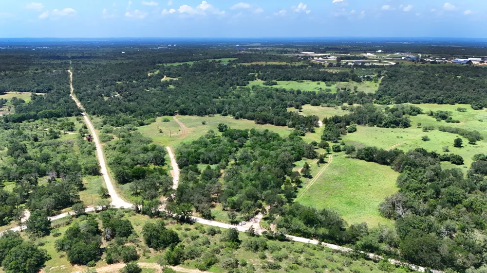 544 Coastal Lane Luling, TX 78648