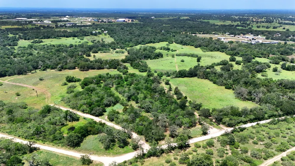 544 Coastal Lane Luling, TX 78648