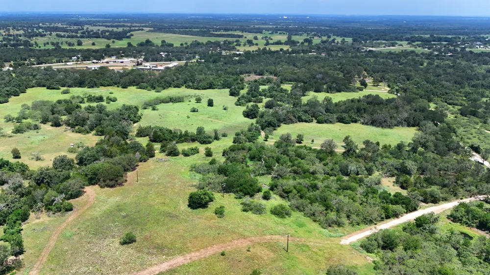 544 Coastal Lane Luling, TX 78648