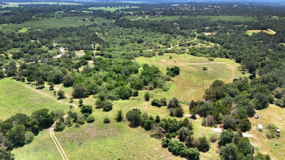 544 Coastal Lane Luling, TX 78648