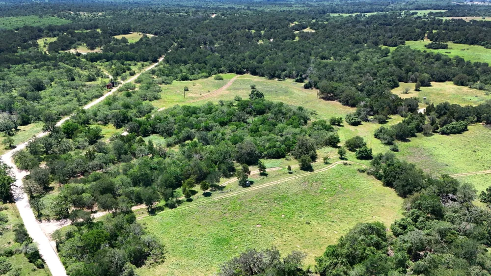 544 Coastal Lane Luling, TX 78648