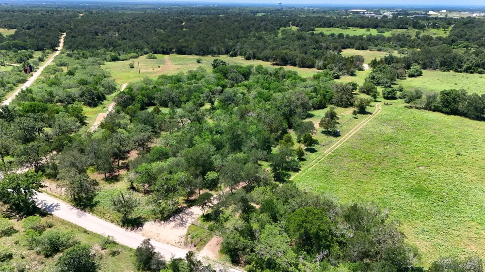 544 Coastal Lane Luling, TX 78648