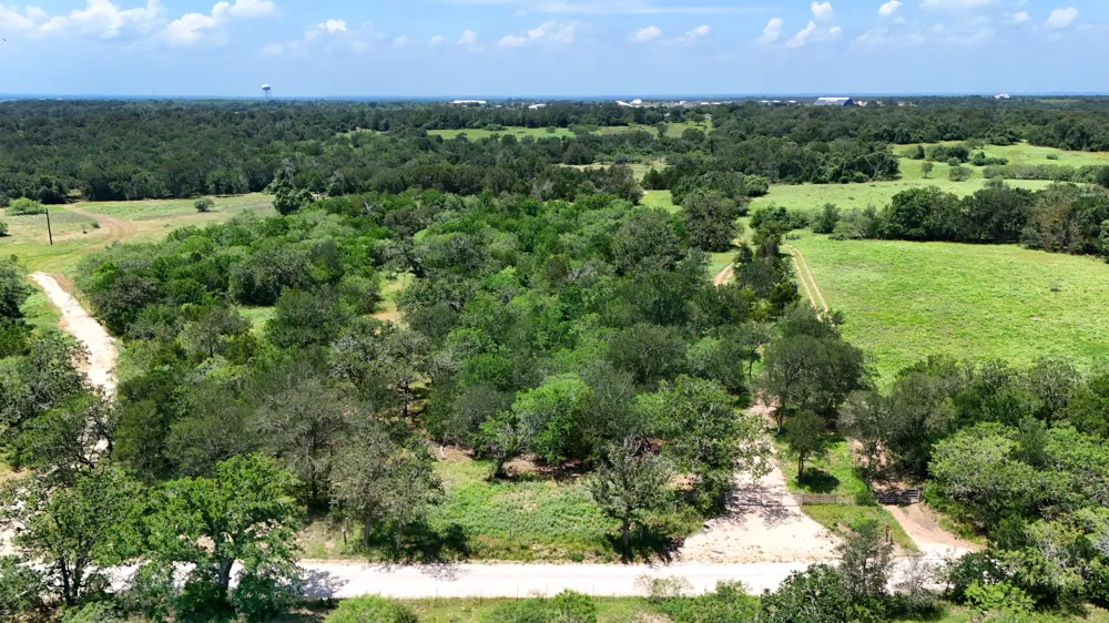 544 Coastal Lane Luling, TX 78648