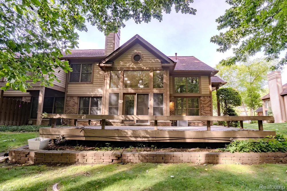 5235 Royal Vale Lane #70 Dearborn City, MI 48126