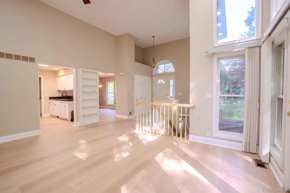 5235 Royal Vale Lane #70 Dearborn City, MI 48126
