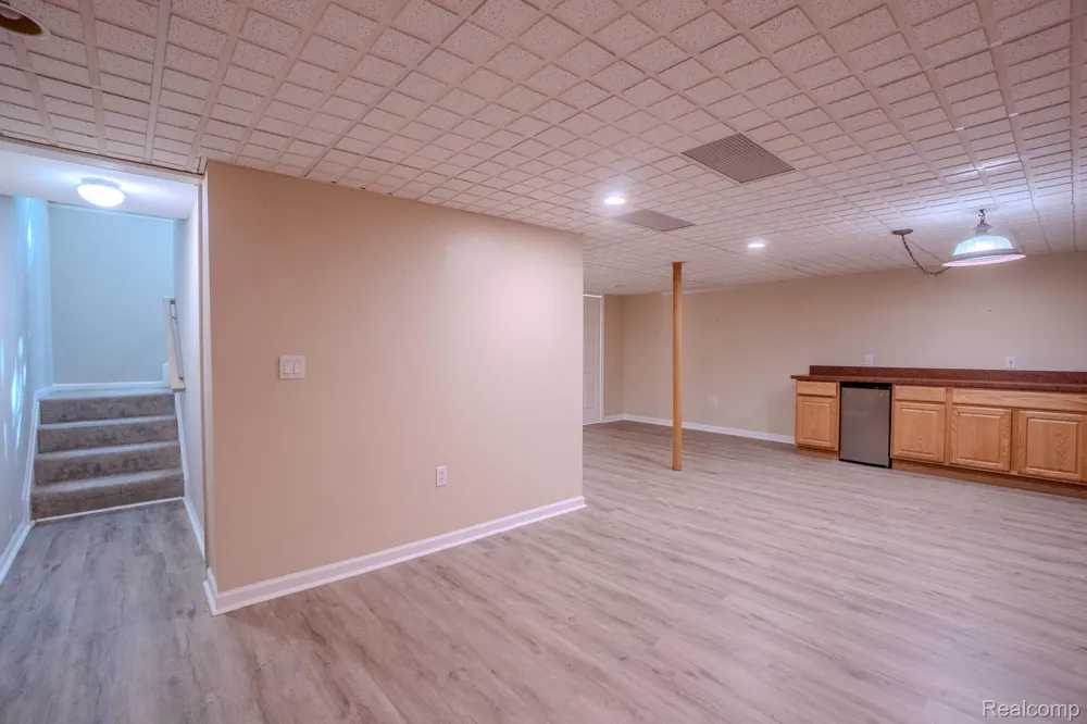 5235 Royal Vale Lane #70 Dearborn City, MI 48126