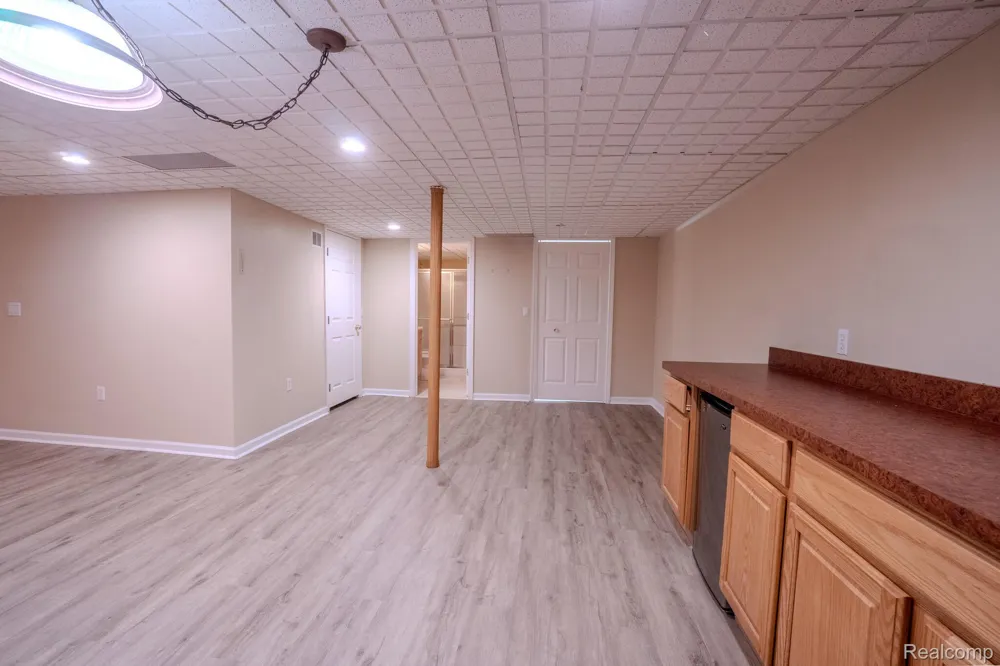 5235 Royal Vale Lane #70 Dearborn City, MI 48126