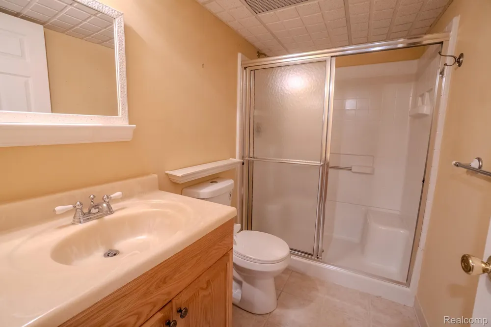 5235 Royal Vale Lane #70 Dearborn City, MI 48126