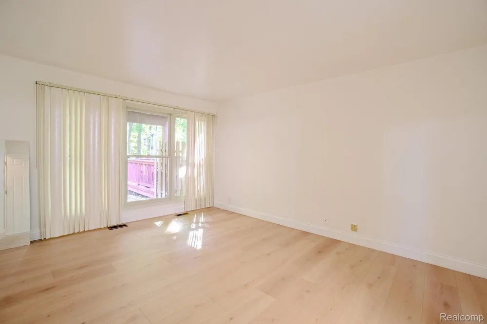 5235 Royal Vale Lane #70 Dearborn City, MI 48126