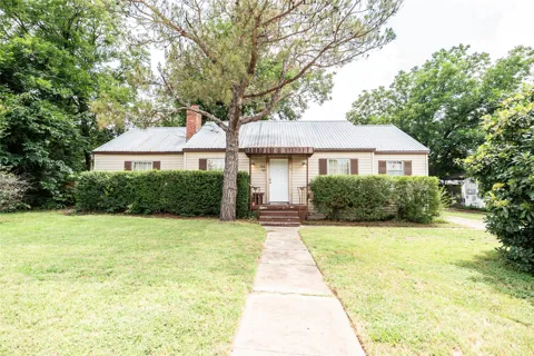 706 E Highway 82