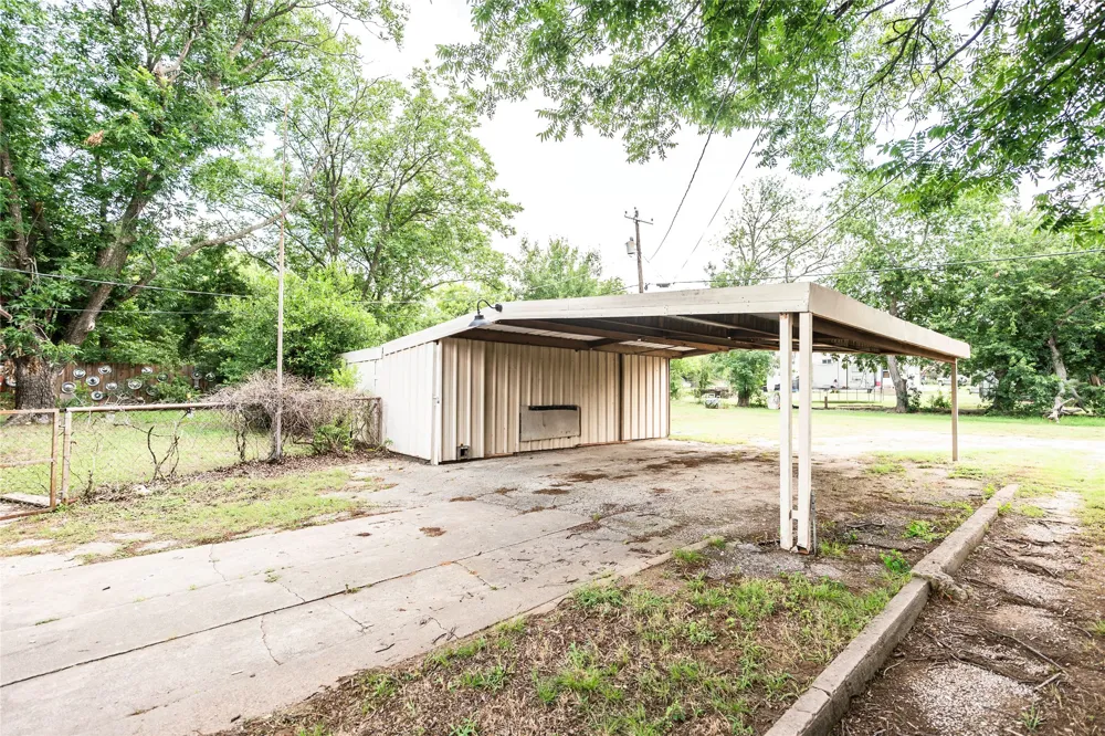 706 E Highway 82 Nocona, TX 76255