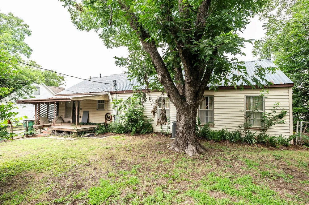 706 E Highway 82 Nocona, TX 76255