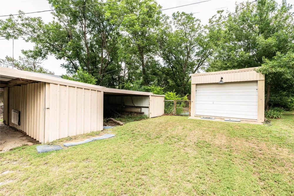 706 E Highway 82 Nocona, TX 76255