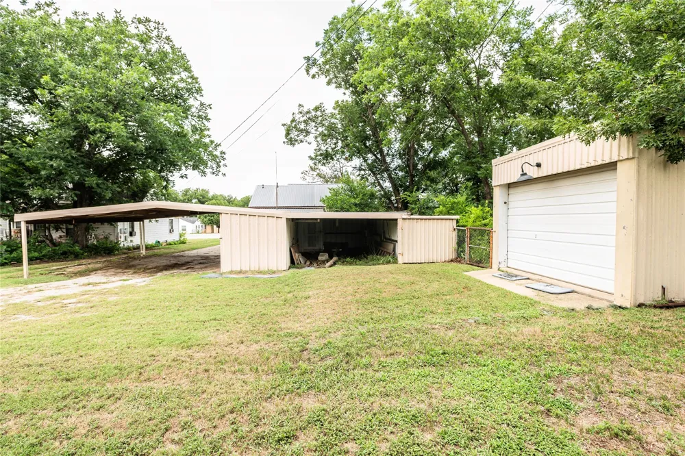 706 E Highway 82 Nocona, TX 76255